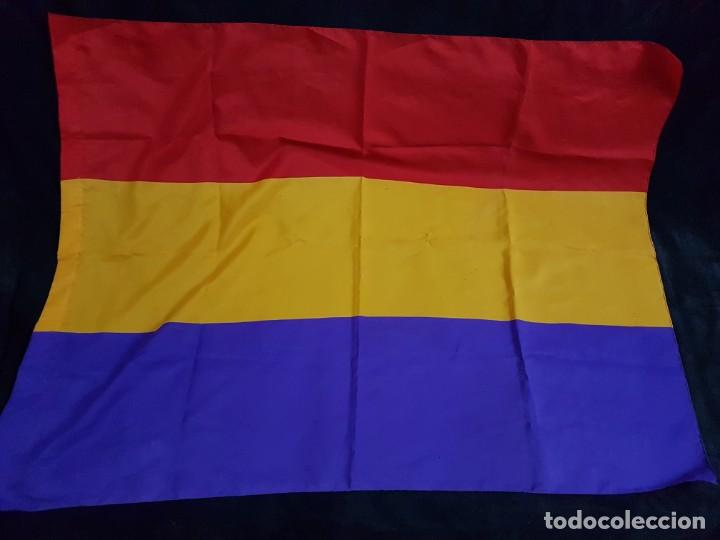 Military Antiques: Bandera republicana para recreaci&oacute;n