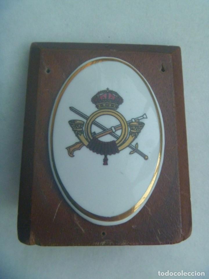Militaria: PEQUE&Ntilde;A METOPA DE MESA DE LA INFANTERIA ESPA&Ntilde;OLA , DE CERAMICA