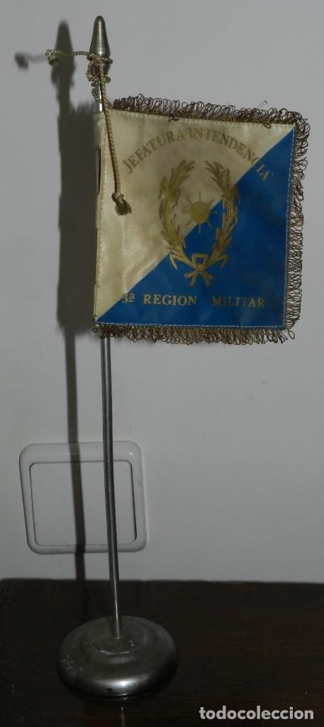 Militaria: ANTIGUA BANDERA DE MESA DE LA JEFATURA DE INTENDENCIA DE LA 3&ordf; REGION MILITAR, MIDE ALTO TODO EL CON