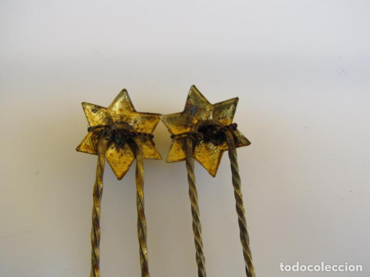 Militaria: 15.- Horquillas de fallera elaboradas con las divisas de su teniente