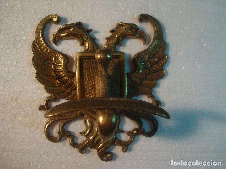 Militaria: perchero ejercito aguila bicefala bronce 11 x 12