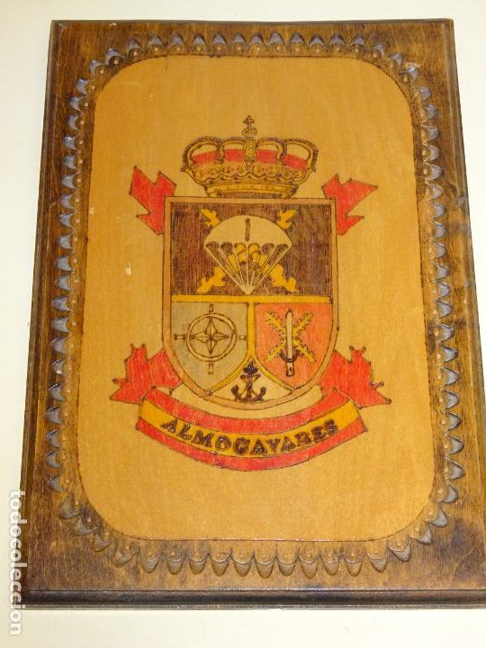 Militaria: METOPA CUADRO DE MADERA. BRIPAC BRIGADA PARACAIDISTA ALMOGAVARES. MISIONES KOSOVO. 32X23. 700GR