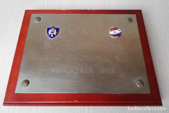 Military Antiques: METOPA DE LA MILICIA AEREA UNIVERSITARIA DE VILLAFRIA, BURGOS, 1982, CON DOS INSIGNIAS ESMALTADAS, V