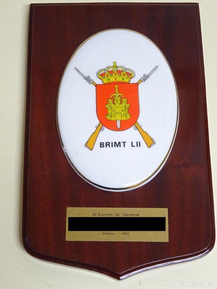 Military Antiques: METOPA MILITAR. BRIMT LII. BRIGADA INFANTER&Iacute;A MOTORIZADA. 28X17 CM. 820GR