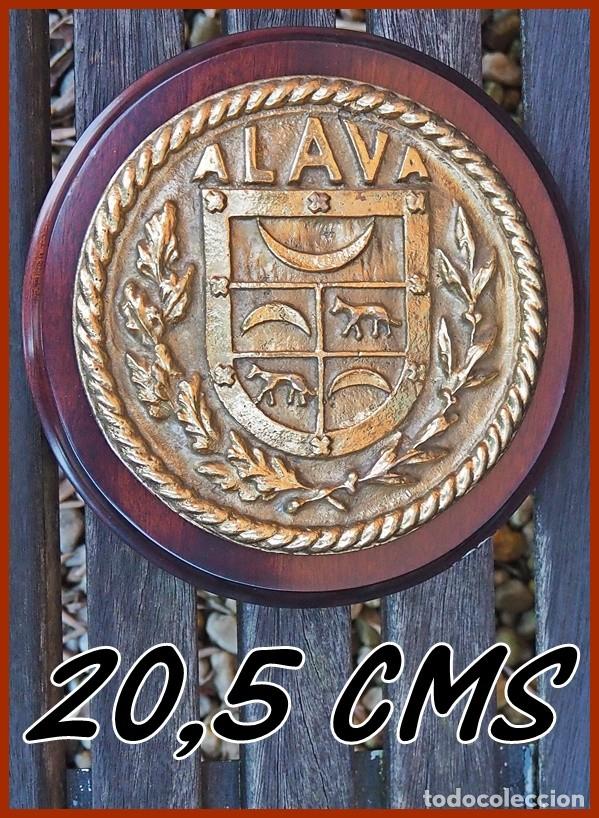 Military Antiques: 67/764..D 52 Destructor ALAVA...Mide.....20,5 cms de di&aacute;metro.....Pesa...........2,050 kgs