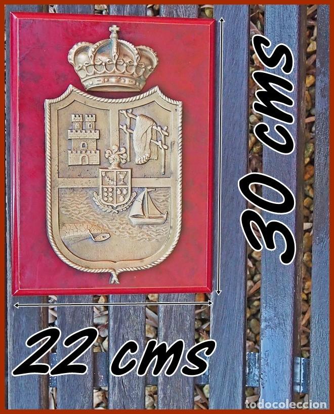 Military Antiques: 100E/767 Escudo de REDES (A Coru&ntilde;a)....Mide.....30 X 22 cms .....Pesa 3,100 kgs