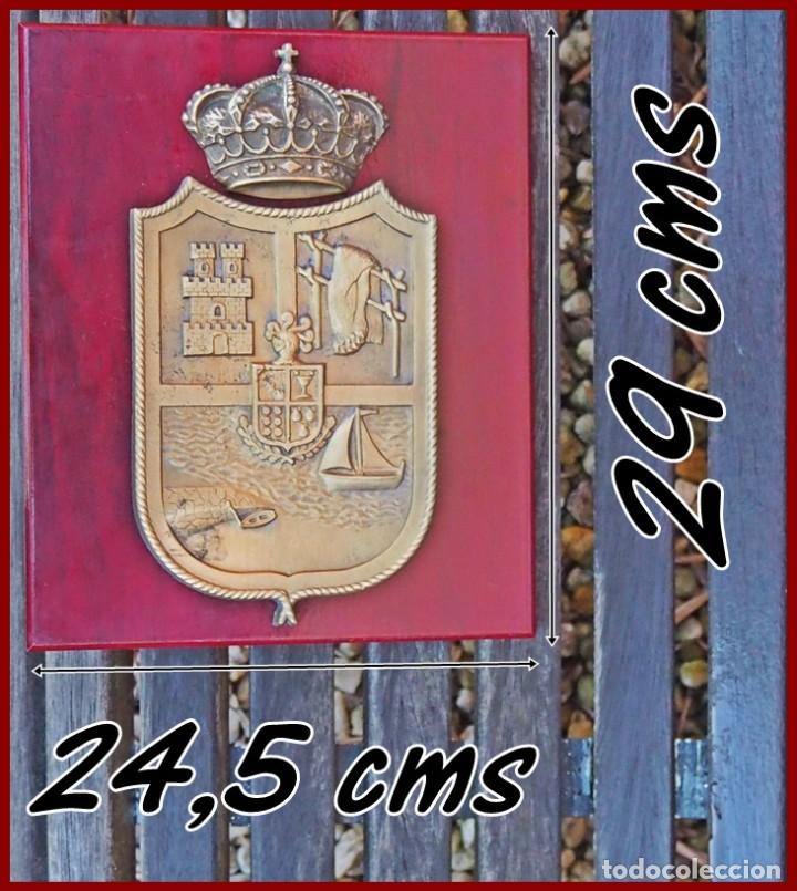 Military Antiques: 100A/768 Escudo de REDES....Mide.....29,5 X 24,5 cms.....Pesa...........3,400 kgs