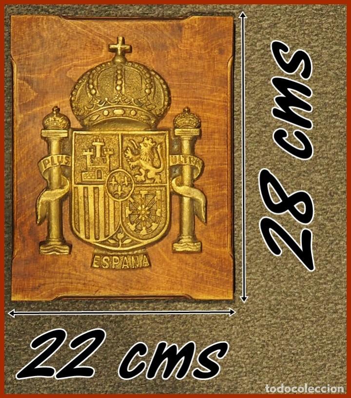 Militaria: 199/777..Mag&iacute;fico Escudo de Espa&ntilde;a....Mide.....28 X 22 cms....Pesa 2,700 kgs
