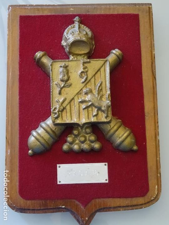 Militaria: METOPA MILITAR. REGIMIENTO DE CAMPA&Ntilde;A ARTILLER&Iacute;A N&ordm; 16 RACA. GRANADA. . 26CM 630GR