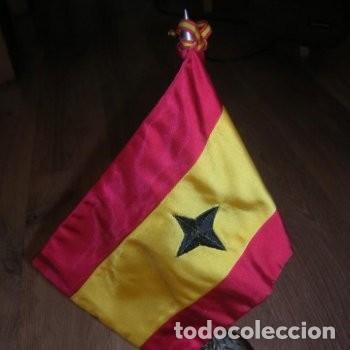 Militaria: EXCEPCIONAL BANDERA DE ESPA&Ntilde;A PARA DESPACHO CON ESCUDO NACIONAL Y ESTRELLA DE GENERAL BORDADOS
