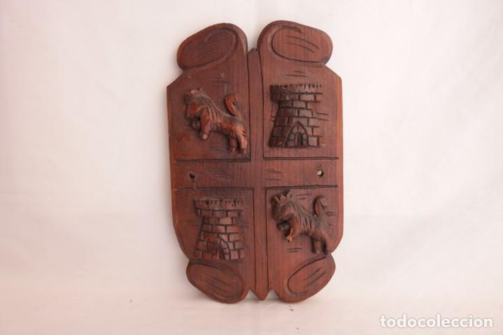 Military Antiques: Escudo de armas de toledo tallado a mano en madera
