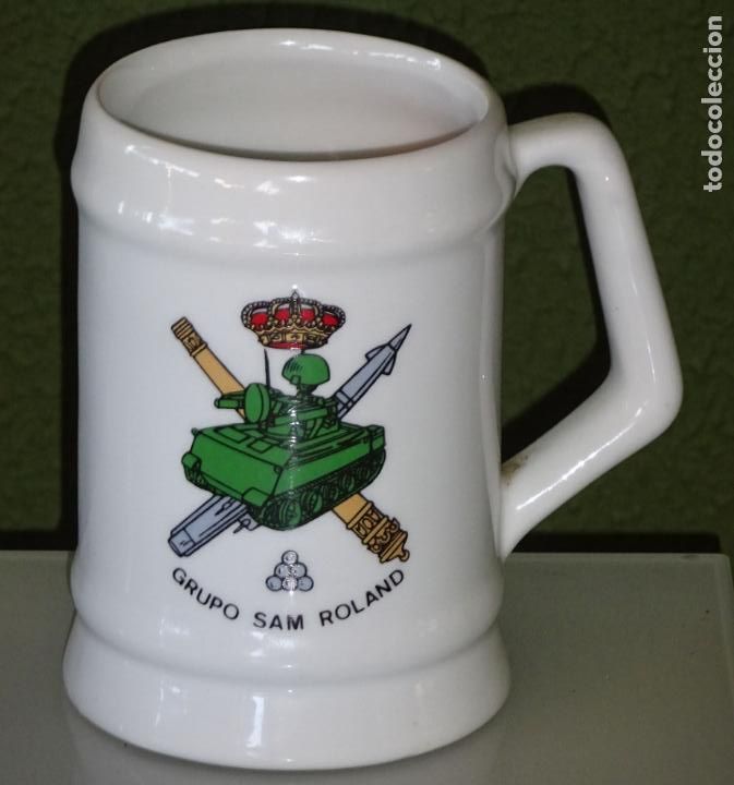 Militaria: JARRA MILITAR DE CER&Aacute;MICA. GRUPO SAM ROLAND MISILES CARRO COMBATE LANZAMISILES. 13CM. 510GR