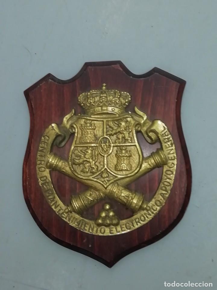Military Antiques: Metopa centro de mantenimiento electr&oacute;nico y apoyo general bronce y madera