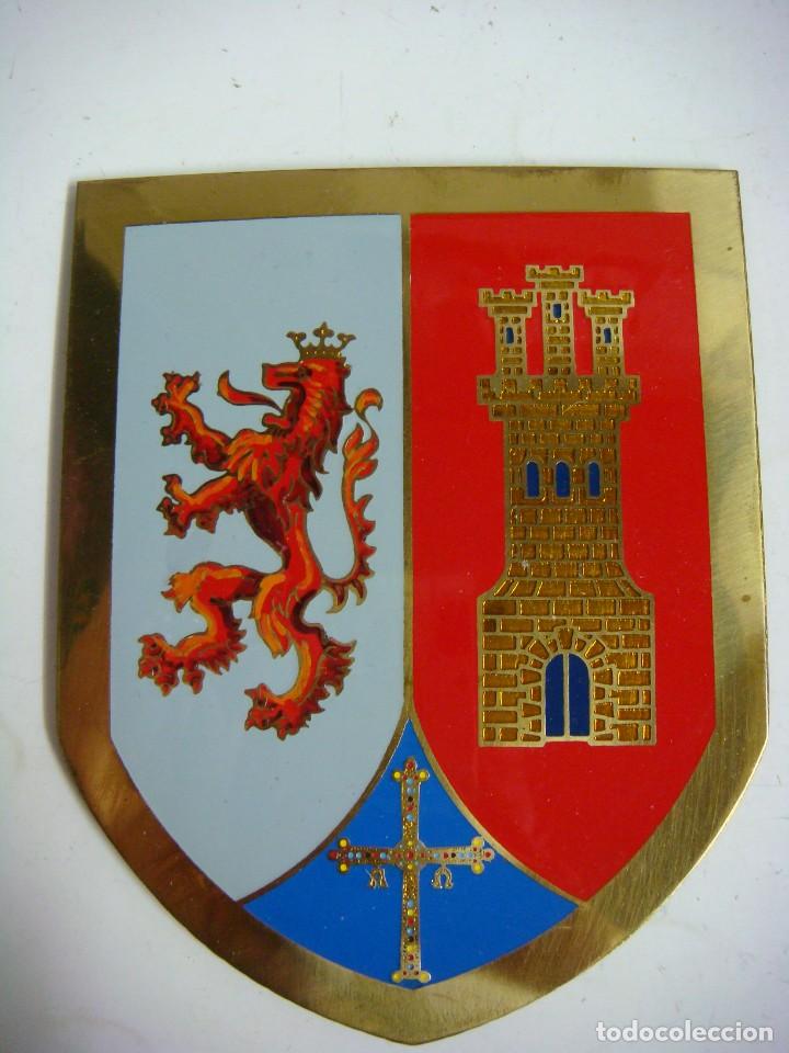 Militaria: PLACA METALICA ESCUDO MILITAR-(&)