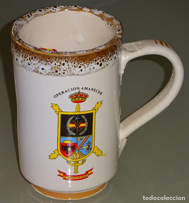 Militaria: JARRA DE CER&Aacute;MICA DE LA LEGI&Oacute;N. OPERACI&Oacute;N AMANECER. LEGI&Oacute;N. OPERACIONES DE PAZ EN ALBANIA 1997 250GR