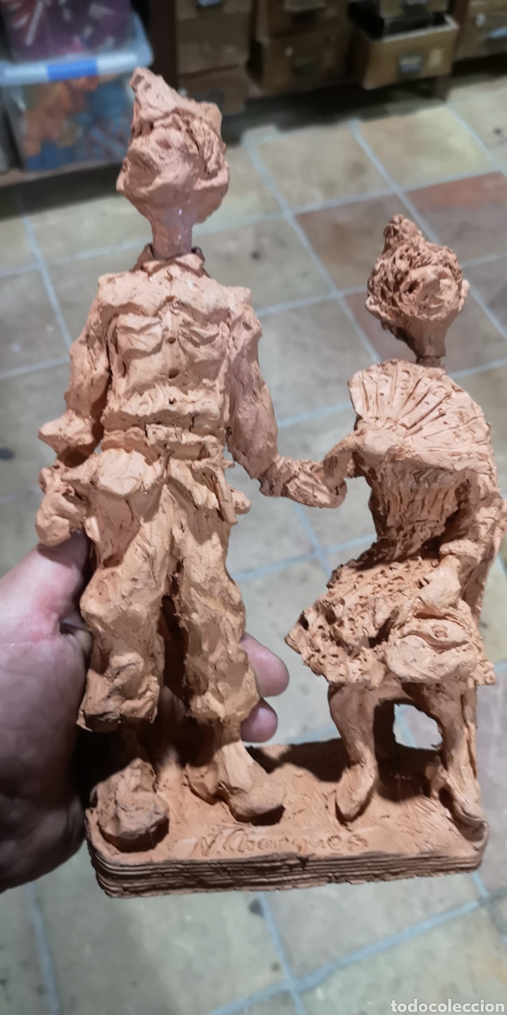Militaria: Antigua terracota de soldado de la MILI con su novia firmada N. Charques