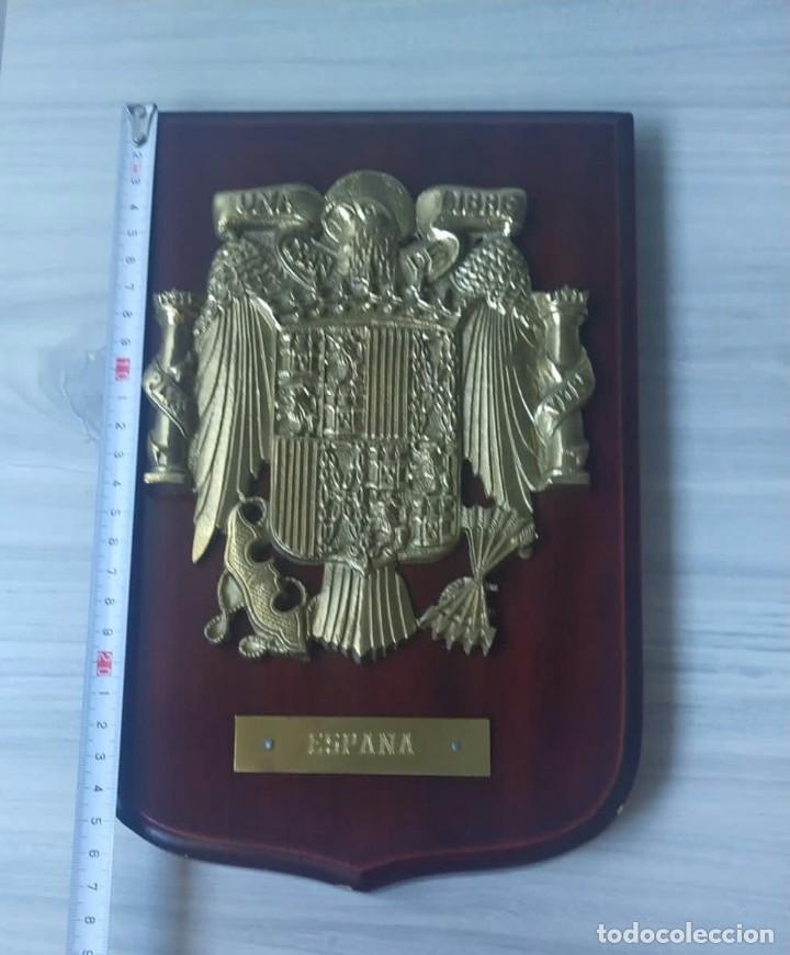 Military Antiques: Escudo franquista