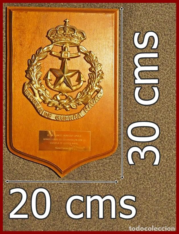 Military Antiques: 142/815...Escuela de Guerra Naval.....Mide 30 x 20 cms....Pesa 1,800 kgs