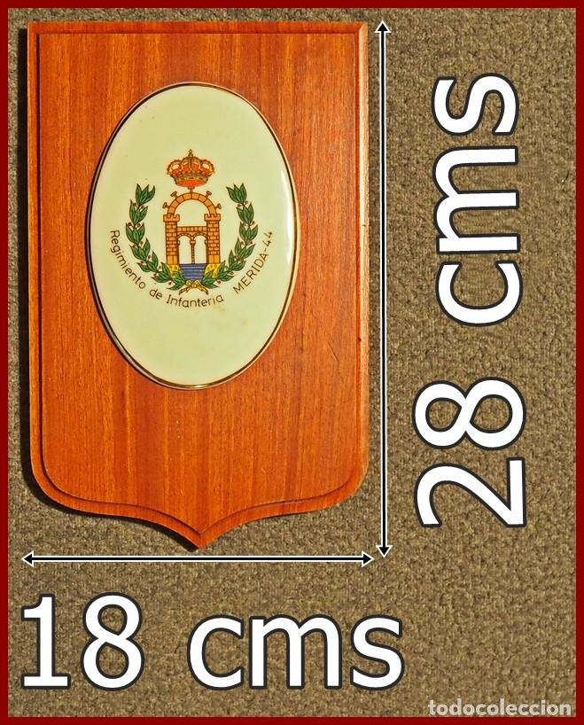 Militaria: 52/818...Regimiento de Infanter&iacute;a M&eacute;rida 44...Mide...28 X 18 cms.....Peso 1 kgs