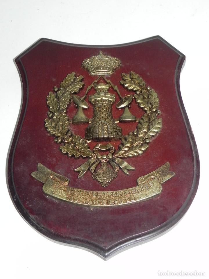 Militaria: METOPA DEL REGIMIENTO DE TRANSMISIONES ESTRATEGICAS 22, MIDE 26 X 20 CMS.