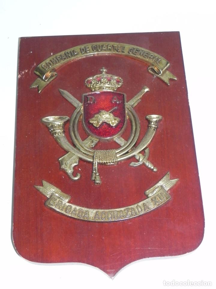 Military Antiques: ANTIGUA METOPA DE LA DIVISION ACORAZADA XII, COMPA&Ntilde;IA DE CUARTEL GENERAL, MIDE 24 X 16 CMS.