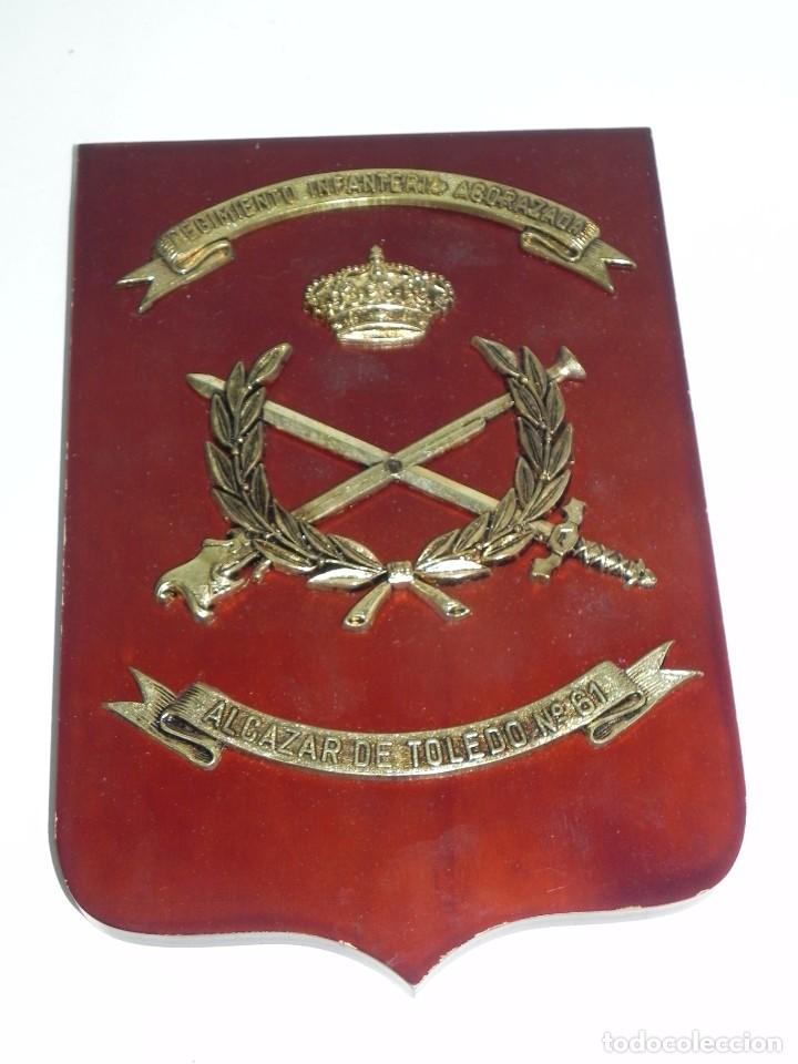 Military Antiques: Metopa Regimiento de Infanter&iacute;a Acorazada &laquo;Alc&aacute;zar de Toledo&raquo; n.&ordm; 61 , MIDE 23,5 X 16 CMS.