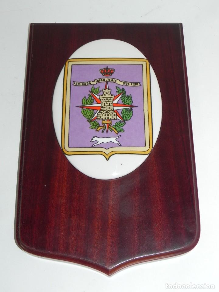 Military Antiques: METOPA BRIGADA INFANTERIA MOT- X XXIII, MIDE 28 X 17,5 CMS.
