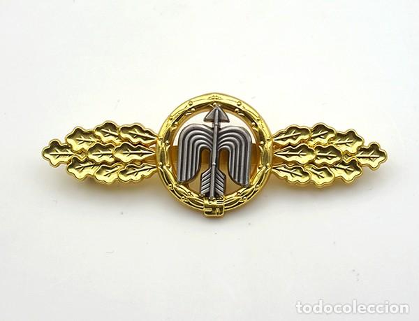 Military Antiques: REPRODUCCI&Oacute;N DISTINTIVO DE CAZA DIURNO DE CORTO ALCANCE - ORO