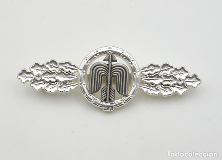 Military Antiques: REPRODUCCI&Oacute;N DISTINTIVO DE CAZA DIURNO DE CORTO ALCANCE - PLATA