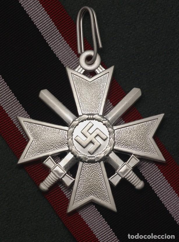 Military Antiques: Reproducci&oacute;n Cruz de Caballero al M&eacute;rito de Guerra con Espadas