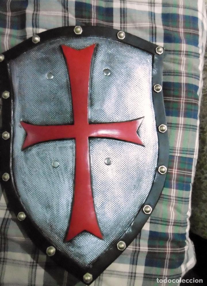 Military Antiques: ESCUDO MEDIEVAL FICTICIO