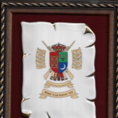 Militaria: BONITA METOPA EN CUADO DE PORCELANA DE BIMZ ”LAS NAVAS” II/6 PERFECTO ESTADO. Lote 313390543