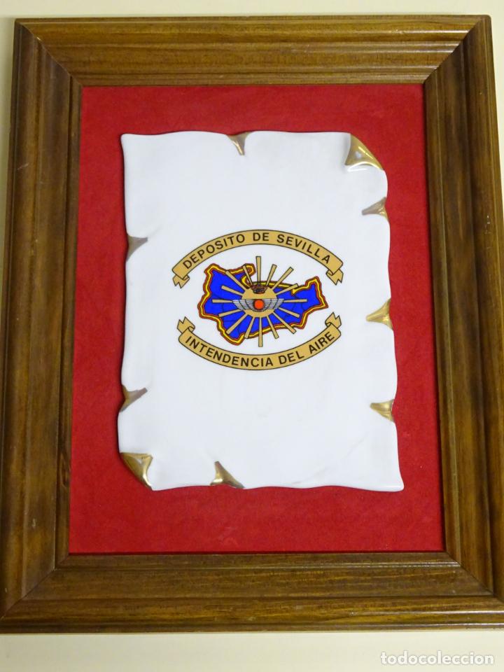 Militaria: CUADRO METOPA MILITAR. EJ&Eacute;RCITO DEL AIRE. DEP&Oacute;SITO DE SEVILLA INTENDENCIA DEL AIRE. 30X23CM720GR