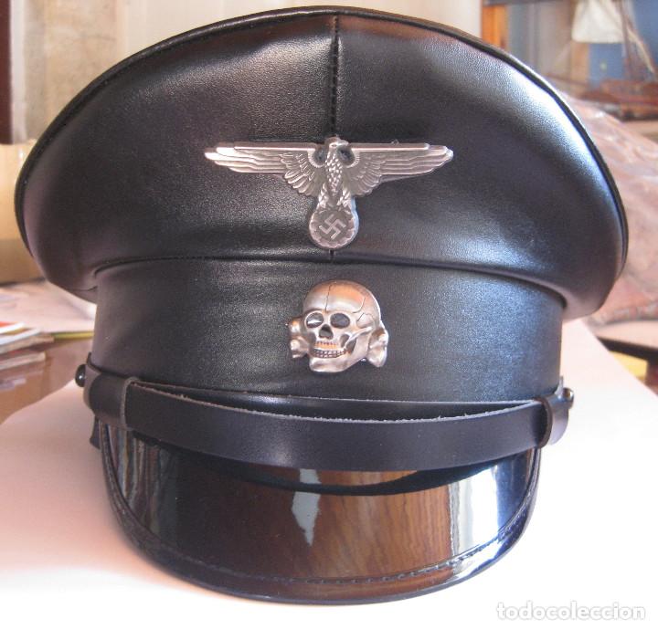 Gorra militar de cuero