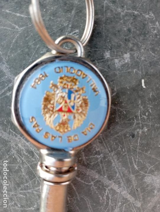 Militaria: ANTIGUO LLAVERO DEL DIA DE LAS FUERZAS ARMADAS VALLADOLID 1.984.
