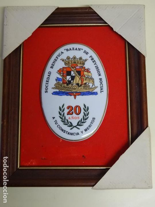 Militaria: CUADRO. SOCIEDAD BEN&Eacute;FICA BAZAN DE PREVISI&Oacute;N SOCIAL. 20 A&Ntilde;OS A TU CONSTANCIA M&Eacute;RITOS. 29X23CM 560GR
