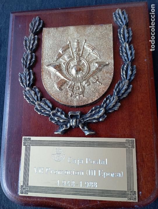 Militaria: METOPA BRONCE CAJA POSTAL VII PROMOCION,BASE MADERA.