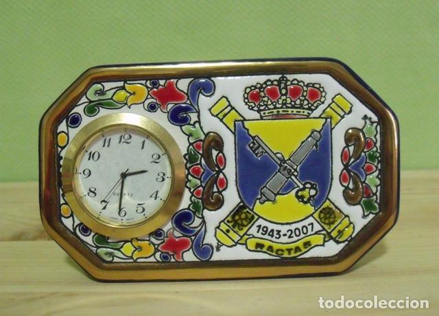 Militaria: Reloj Mesa Cer&aacute;mica RACTA 5 - Regimiento de Artiller&iacute;a de Costa de Algecrias - 1943/2007
