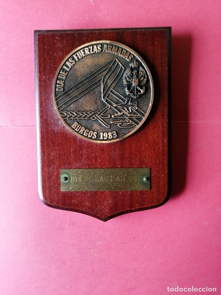 Militaria: Metopa D&iacute;a de las Fuerzas Armadas. Burgos 1.983