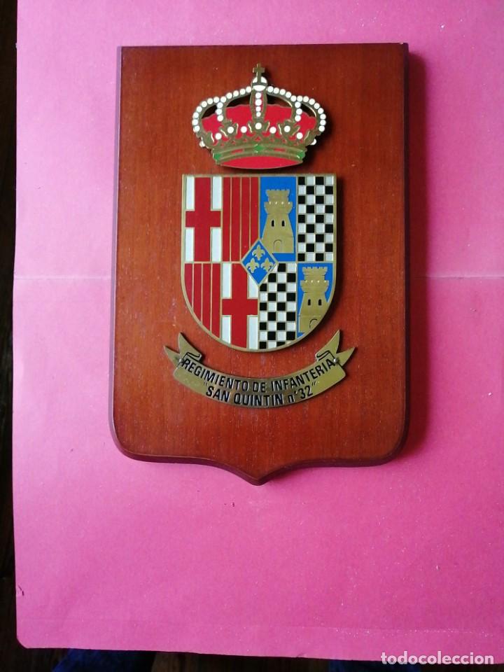 Militaria: Metopa Regimiento Infanter&iacute;a San Quint&iacute;n n 32