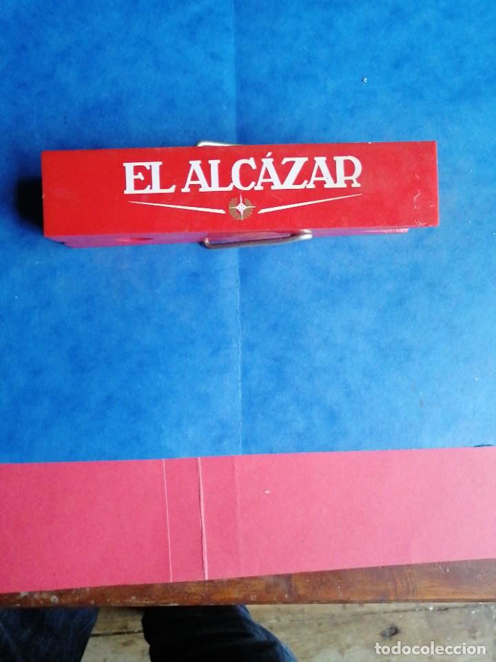 Militaria: Pinza del periodico El Alc&aacute;zar, &oacute;rgano de la Confederacion de Excombatientes