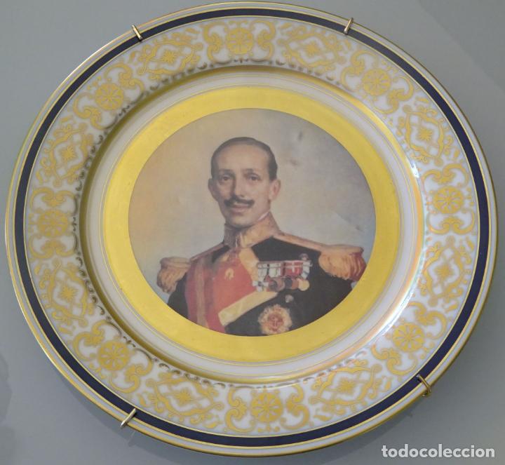 Militaria: PLATO CER&Aacute;MICA. REY ALFONSO XIII. REINAUGURACI&Oacute;N HOTEL SEVILLA 1979 ENTURSA SANTA CLARA 25CM. 650GR