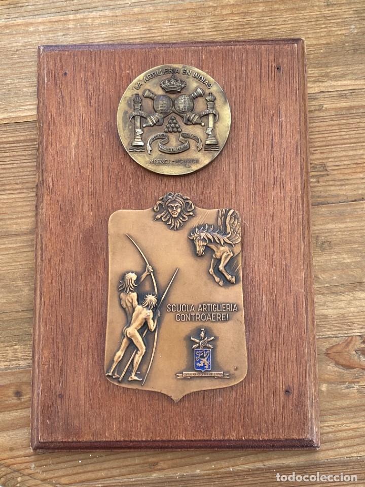 Military Antiques: METOPA DE SCUOLA ARTIGLIERIA CONTROAERE, CON MEDALLA DE LA ARTILLERIA EN INDIAS, MIDE 25 X 17 CMS.