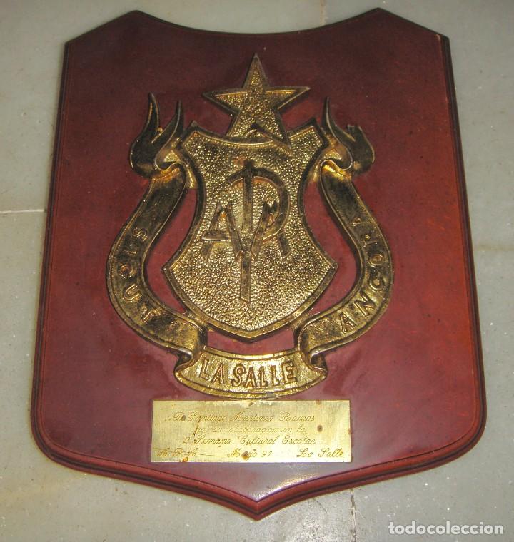 Militaria: Metopa Militar. SICUT ANCORA LA SALLE. Madera y Bronce