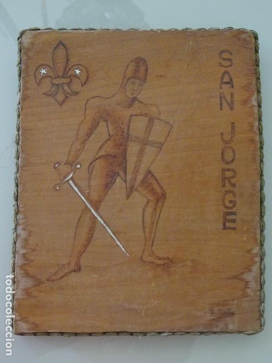 Militaria: METOPA CUADRO MADERA SCOUT BOYSCOUTS. SAN JORGE. FLOR DE LIS. 18CM 190GR