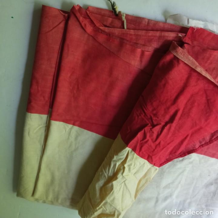 Military Antiques: antigua bandera espa&ntilde;ola de balcon aprox 4,5metros