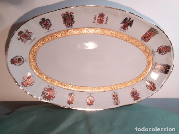 Military Antiques: Bandeja de ceramicas Cartagena Maribel, con escudos de Espa&ntilde;a desde los Reyes C&aacute;tolicos hasta hoy.