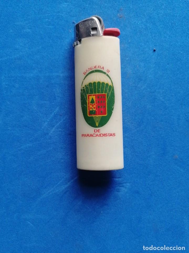 Militaria: Mechero Militar Bandera III de Paracaidistas