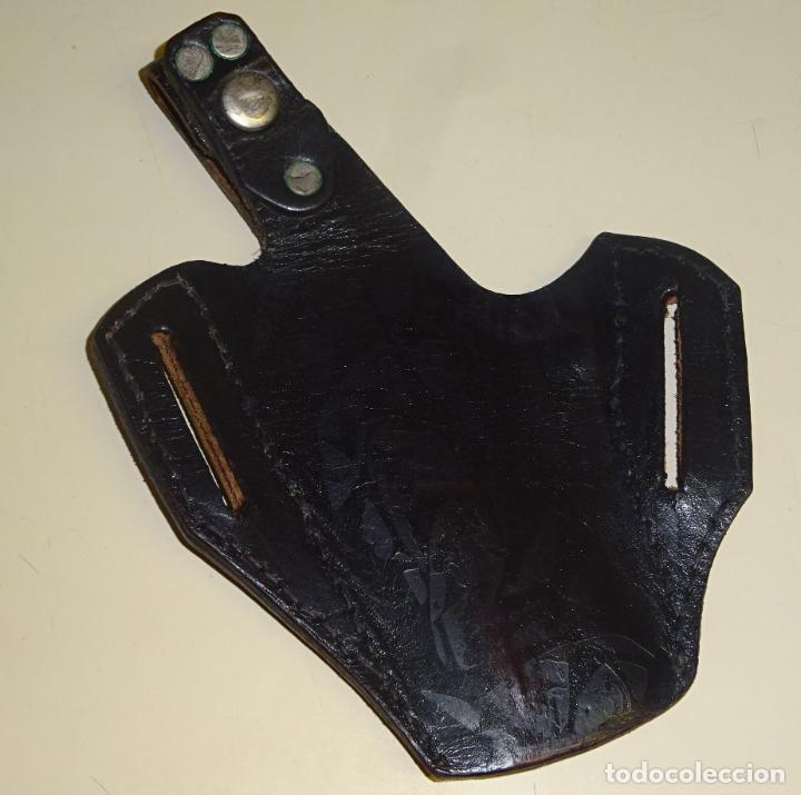 Militaria: PISTOLERA . CUERO NEGRO. 20X15CM. 100GR
