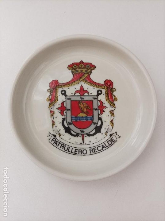 Militaria: Platillo cenicero en ceramica. PATRULLERO &rdquo;RECALDE (P-06)&rdquo; .